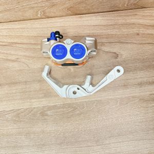 Heo Dầu 81 CNC 4 Piss Thailand kèm pát Sonic đĩa 260/267mm màu xanh