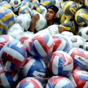 Bola Voli Mikasa MV2200 Super Gold Bonus Pompa impor. Bola Voli Anak. Bola Volly Mikasa. Bola Voli Asli Bukan Plastik. Bola Volley Voly Mikasa. Bola voli murah