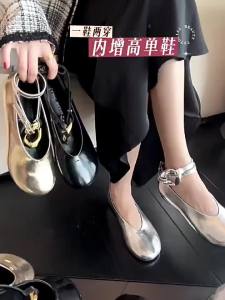 Giá khuyến mãi Phiên bản có sẵn ~ Giày ballet bạc phẳng cổ điển cho phụ nữ với dây đai kim loại đế wedge ẩn giày bệt Mary Jane mũi lớn