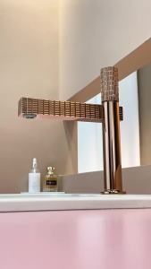 LDIES Rose Gold Basin Faucet Bathroom Hot Cold Brush Gold Sink Mixer Crane Decked Single Lever Black Tap Mixer Brass Water Faucet 3Q6T5