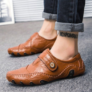 (Higher Quality) รองเท้าผ้าใบแบนสีขาวสําหรับผู้ชาย 2020 ใหม่อังกฤษที่เดินทางมาพักผ่อนแฟชั่นรองเท้าลําลองสําหรับผู้ชายขี้เกียจรองเท้ารองเท้าไม่มีส้