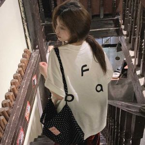 T-Shirt Wanita Longgar Ukuran Besar Lengan Pendek Motif Tulisan Minimalis & Desain Korea Jepang Katun Tipis Bernapas Premium Tren Musim Panas 2025 Gaya Minimalis Mewah Santai Serbaguna Kerah bulat Tops Slip - on Modis Nyaman Womens Clothing