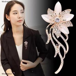 [COD] Modingdue Running Time Plant Opal Flower Brooch Suit Luxury Temperament Pin Exquisite Fashion Hundred Collocation Decoration