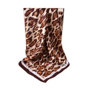 Fashionable Leopard Pattern Bandana Scarf 90x90cm Square Designing Skin Friendly Neckerchief Shawl for Daily Use