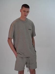 New เสื้อยืด FEAR OF GOD ESSENTIALS SS22 T-SHIRTเอสเซนเชียล) แท้100%