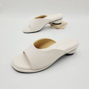 รองเท้าลำลองเพื่อสุขภาพ เก็บหน้าเท้าดูเรียวสวย ส้นมาการอง สูง 1 นิ้ว รุ่น TY8203