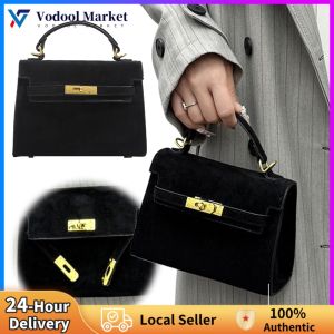 Chic Womens Solid Color Cross Body Bag in Faux Suede for Daily Use and Travel