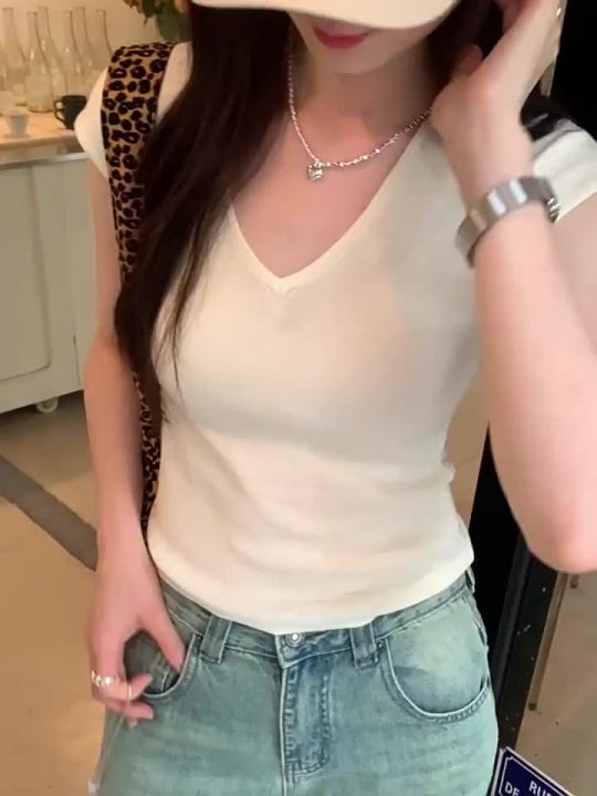 gantung di leher tanpa lengan rajutan kemas pinggul gaun musim gugur musim dingin model baru membentuk tubuh terlihat langsing seksi strapless model setengah panjang rok dalaman