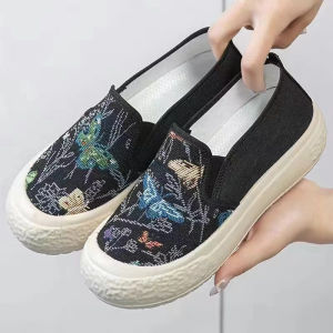 NW059 Sepatu Slip On Wanita Motif Kupu-Kupu