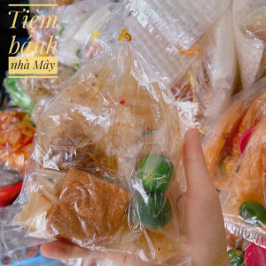 Bánh tráng dẻo hành phơi sương cắt ăn kèm muối tép nhuyễn sate