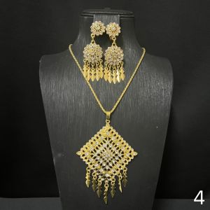 สร้อยคอชุบทองฝั่งคริสตัล สวารอฟสกี้หลากสี พร้อมต่างหูหนีบ ชุดสร้อยประดับชุดไทย สร้อยเจ้าสาว เครื่องประดับรำบวงสรวง งานต่างๆ