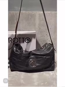 Grotto  หนึ่ง   กระเป๋าหมอน Le   กระเป๋าแอร์โรว์   ความเป็นกลางทางเพศ   หินสีดำ   หนังแท้   ความจุสูง   สะพายไหล่   กระเป๋าสะพายข้างแบบนุ่ม