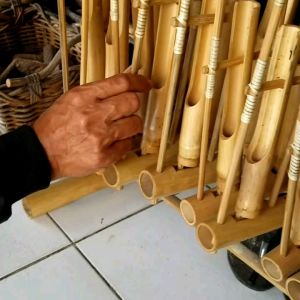 Angklung 2 Oktaf 18 Nada Bambu Putih SMP