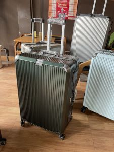 Vali  Samsonite khung nhôm Tru-Frame size 20/24/28 tay máy bay khóa sập TSA