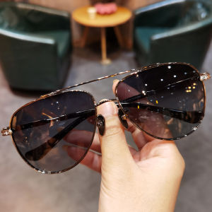 C&H แว่นตากันแดดแบบใหม่ทันสมัยสำหรับทั้งหญิงและชายบุคลิกเฟรมขนาดใหญ่แบบลำแสงคู่มีสไตล์แว่นกันแดดปกป้อง UV