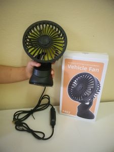 F402 พัดลม USB สำหรับรถยนต์ 360 องศา ปรับแรงลม 12V 1.4 เมตร พลาสติกแข็งแรง พร้อมช่องระบายอากาศ