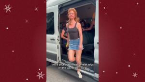 พอเพียง  80  วิกผมผู้หญิงยุค 90 พร้อมชิ้นผมฟูเป็นชั้น  สมบูรณ์แบบสำหรับงานปาร์ตี้แต่งกายและการเล่นบทบาทสมมติ ( สีน้ำตาลอ่อน )