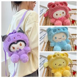 ANGY  การ์ตูนลายการ์ตูน กระเป๋าเป้สะพายหลังตุ๊กตา Kuromi  Cinnamoroll กระเป๋านักเรียนลายการ์ตูน แบบพกพาได้ ไหล่กระเป๋าถุง กระเป๋าเป้สะพายหลังผ้าพลัฌ สาวๆ