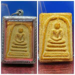 Special PriceVintage and Classic WRK Nur Phong(holy Powder) Phra Somdej Wang NaTra Phaendin特价绝对值得收藏稀有之非常精美大名鼎鼎瓦拉康百年稀有泰四世皇经粉崇迪老崇迪佛牌背面皇家机构纹章(纹章注解可参阅以下说明)(崇迪佛为五大古佛之一)BE2400~2409泰四世皇圣僧崇迪阿赞多年代制作