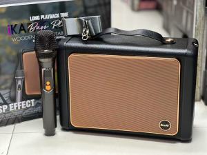 ลำโพงบลูทูธ รุ่น BTS-1888 ดอกลำโพง 6.5นิ้ว ฟรีไมค์ลอยแบบชาร์จให้ พร้อมสายสะพายสุดเก๋ รองรับUSB/TF ปรับECHO VOLUME ได้ ลำโพงพร้อมไมค์ กำลังขับ :20 วัตต์  ความจุแบตเตอรี่: 3.7V/2400mAh ในตัว