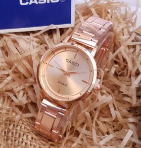 World Times  นาฬิกาข้อมือหญิง งานแฟชั่น  ⭐  ขนาดพอเหมาะ สำหรับคุณผู้หญิง   ⭐ ดีไซน์ จุด (  พร้อมกล่อง )