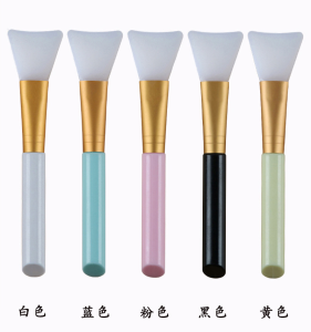 Silicone Face Mask Brush for Mud Masks and Soft Head Beauty Tools in Makeup Brush and Cosmetic Brush Pack.