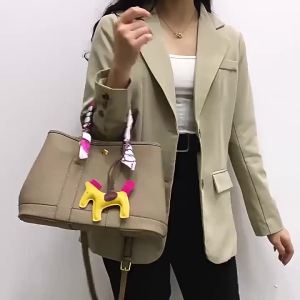 Womens garden bag shoulder and crossbody bucket bag tote bag with wide shoulder strap large handbag in European and American vintage style
