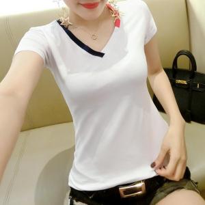 QXshop เสื้อยืดสีขาวดำ 🖤 ออกใหม่ ใส่ไปงานคือเลิศ ✨ รูปแบบคอวี ใส่แล้วผอมมาก 🍋 เนื้อผ้านิ่มมาก ❤️‍🔥