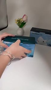 โคมไฟ LED รูปฉลามซิลิโคนควบคุมด้วยการแตะ แสงกลางคืนการ์ตูนสร้างสรรค์ แสงบรรยากาศสีสันสดใสสำหรับวันหยุด