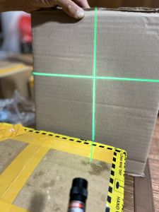 Đèn laze MÀU XANH dấu công(+)dấu trừ(-) có đế nam châm hút siêu chắc dùng để đánh dấu trên vải trong ngành may