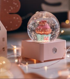 Hộp Nhạc Cầu Tuyết Hình Bánh Cupcake Trang Trí