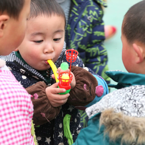 Cổ điển ống thổi Đồ chơi quả bóng bóng nổi cho hoạt động các trung tâm kích thích bóng mini Đồ chơi quả bóng cho trẻ em Toddler