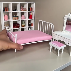 White Metal Dollhouses Bed 1 12 Scale with Mattress and Pillow Portable for Dollhouses Bedroom Setups Daily Use