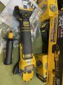 máy mài pin DeWALT DCG409VSN-B1 (100mm điều tốc). 