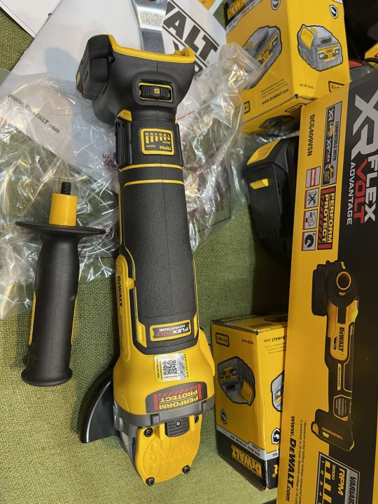 m%C3%A1y%20m%C3%A0i%20pin%20DeWALT%20DCG409VSN-B1%20(100mm%20%C4%91i%E1%BB%81u%20t%E1%BB%91c)%20-%20Image%204