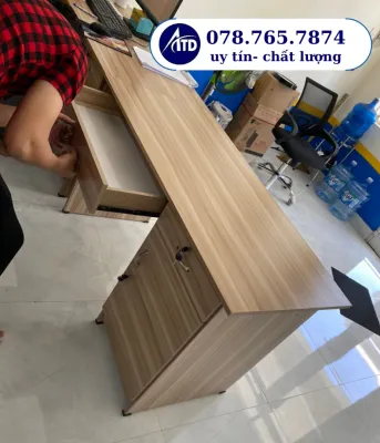 Bàn làm việc văn phòng có hộc kéo ván ép okal kt:1m 1m2 giá rẻ