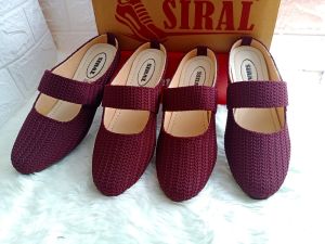 Sepatu Selop Wanita Bahan Rajut Warna Maroon