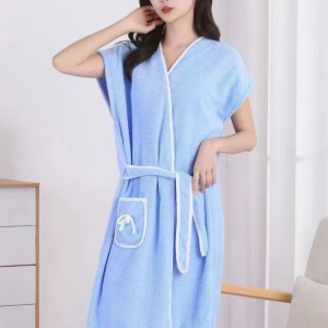 【3 วันจัดส่ง】 ชุดคลุมอาบน้ำ เสื้อคลุมอาบน้ำ ผ้าขนหนูคลุมอาบน้ำ ผ้าเช็ดตัว เนื้อผ้านิ่มสบาย ดูดซับน้ำได้ดี กำมะหยี่ปะการัง