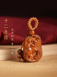 已开光 招财 十二生肖桃木挂件钥匙扣女士挂饰本命年平安吊坠礼品 Fortune 12 Zodiac Peachwood Pendant Key Chain Lady Pendant with The Year of Life Peace Gift