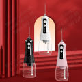 Tăm nước 3 chế độ phun xịt, dùng pin sạc kèm 5 đầu xịt áp lực cao. 