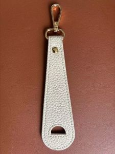 Kẹp mũ du lịch bằng da đơn giản kẹp mũ golf mũ bóng chày dây đeo mũ mùa hè giá đỡ khăn găng tay ví khóa cài.