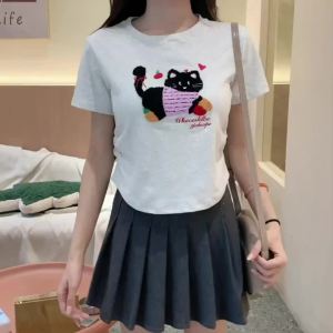 AMMIN 2024ผ้าขนหนูลูกแมวแฟชั่นคอกลมแบบเรียบง่ายใหม่สำหรับฤดูร้อนเสื้อยืดผ้าฝ้ายแบบสั้นผู้หญิงเอวยางยืดปักลายการ์ตูนเสื้อสุดหรู