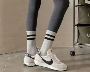 Kaos Kaki Wanita Trend Black White Grey Panjang Women Socks SCH055