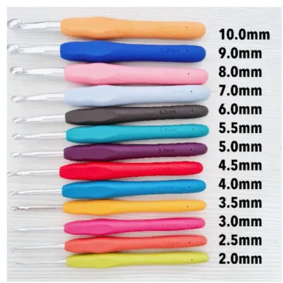 Jarum Kait Pemegang Getah (2.0-10.0mm)/Crochet Hook with rubber handle (2.0mm-10.0mm)