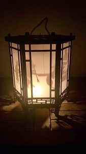 Đèn kéo quân gỗ ( Hình quay Đám cưới Chuột) cao 24cm