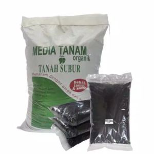 1 Kilo media tanam tanah subur pupuk organik untuk tanaman