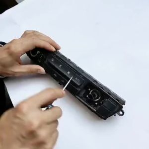 แผงควบคุมรถคอนโซลวิทยุเครื่องเล่นซีดีสวิทช์ปุ่มปกสำหรับ BMW 3 Series M4 F20 F21 F22 F36 M3 F32 F35 F34 F30