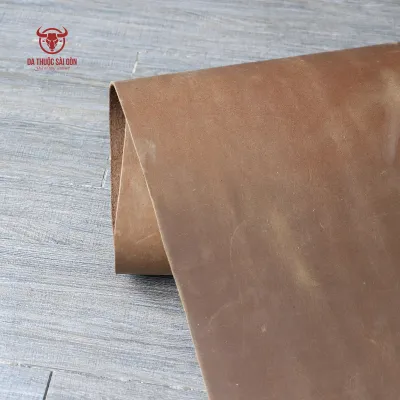 Da bò sáp cao cấp màu nâu đỏ thương hiệu Da Thuộc Sài Gòn chất da đanh dẻo độ dày 1.6 mm - 1.8 mm phù hợp may túi xách ví da giày dép
