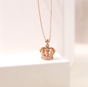 Chow Sang Sang 周生生 V&A The Art of Nature 18K Rose Gold Diamond Crown Necklace 90894N