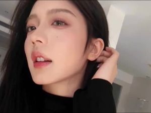 คอนแทคเลนส์สีใหม่ขายดี อายุ 1 ปี คอนแทคเลนส์สีธรรมดา น้ำตาลเทาอ่อน 14.2 มม.การจัดส่งรวดเร็ว